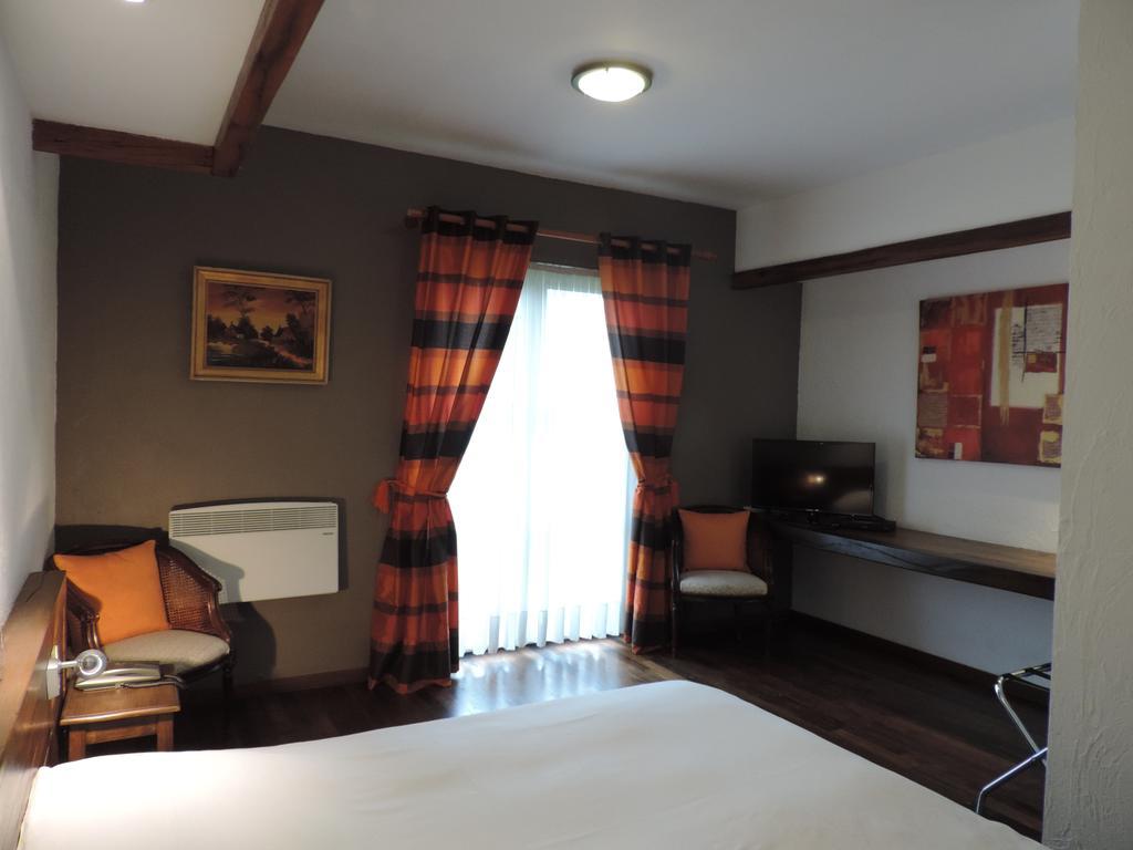 Hotel 'T Fornuis Ternat الغرفة الصورة